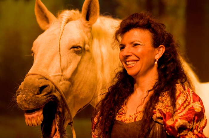 Magalí y un caballo contento - Festival Cavalia - Barcelona - España