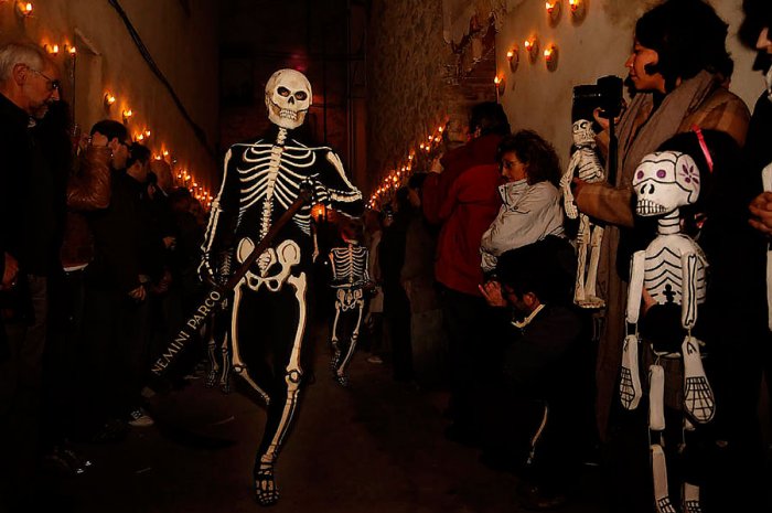 Danza de la Muerte y procesión de Verges