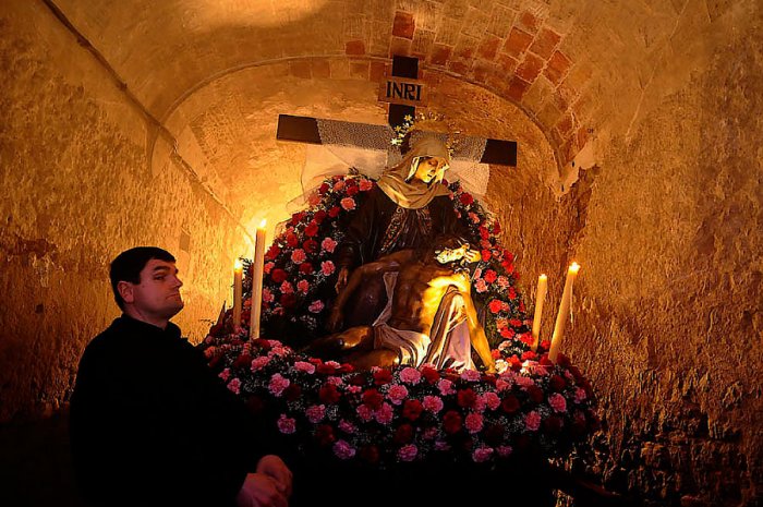 Danza de la Muerte y procesión de Verges